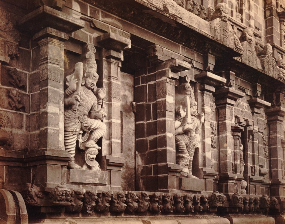 KITLV 92124 - Unknown - Relief on a wall in the temple complex Brihadishvara at Thanjavur in India - Around 1870