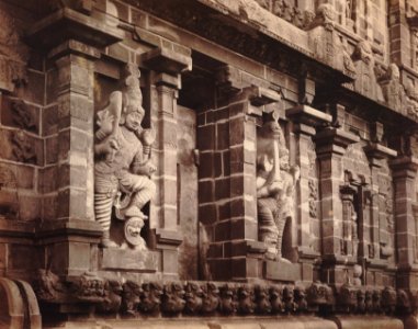 KITLV 92124 - Unknown - Relief on a wall in the temple complex Brihadishvara at Thanjavur in India - Around 1870