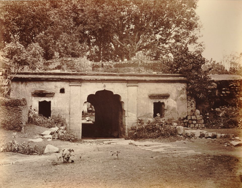 KITLV 92058 - Unknown - Gateway to the fort at Seringapatam in India - Around 1870