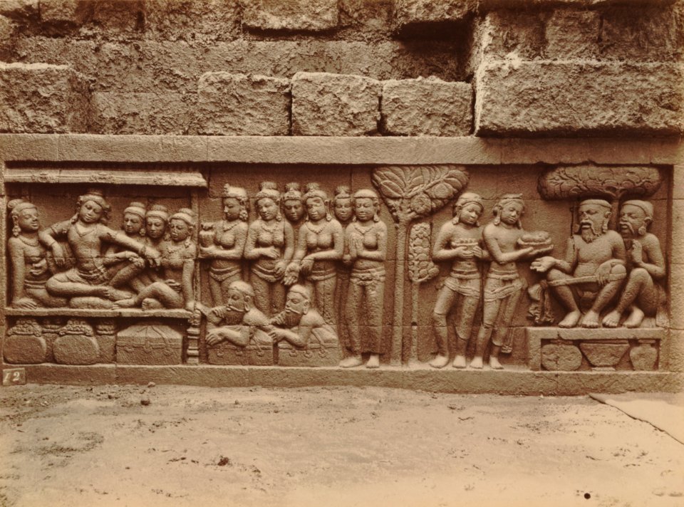 KITLV 103575 - Kassian Céphas - Bas-relief at Borobudur near Magelang - 1890-1891