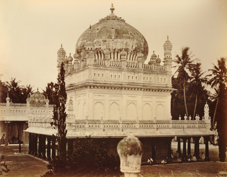 KITLV 92062 - Unknown - Tomb of Haidar Ali and Tipu Sultan Seringapatam in India - Around 1870