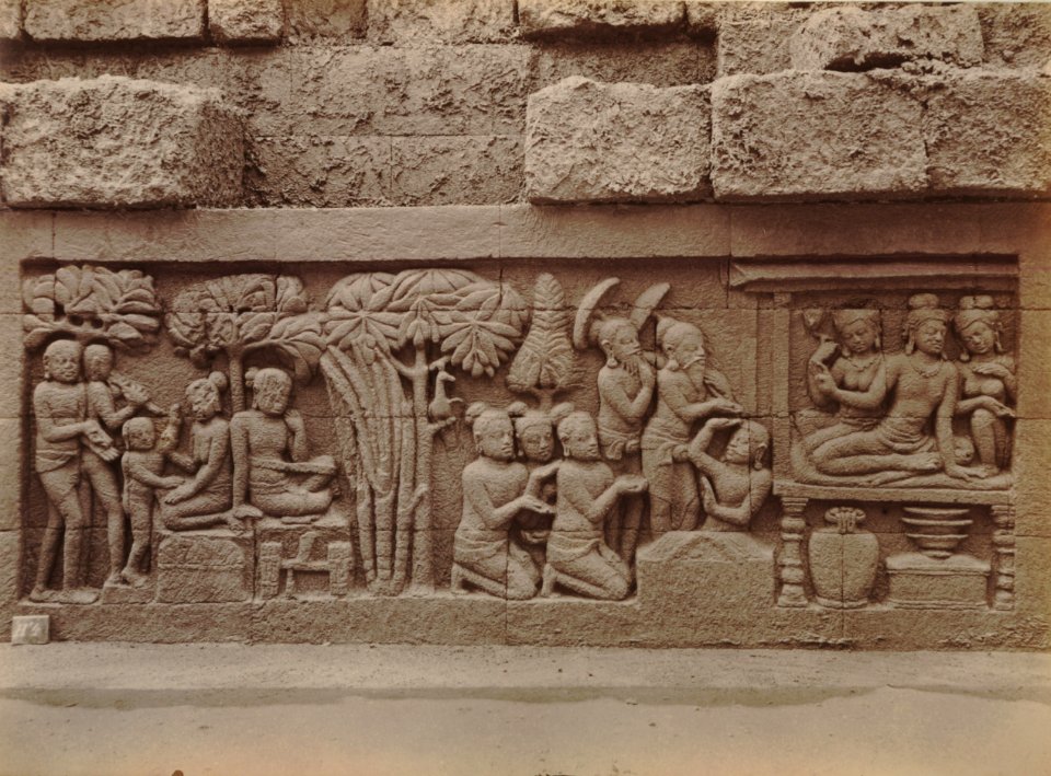 KITLV 103579 - Kassian Céphas - Bas-relief at Borobudur near Magelang - 1890-1891