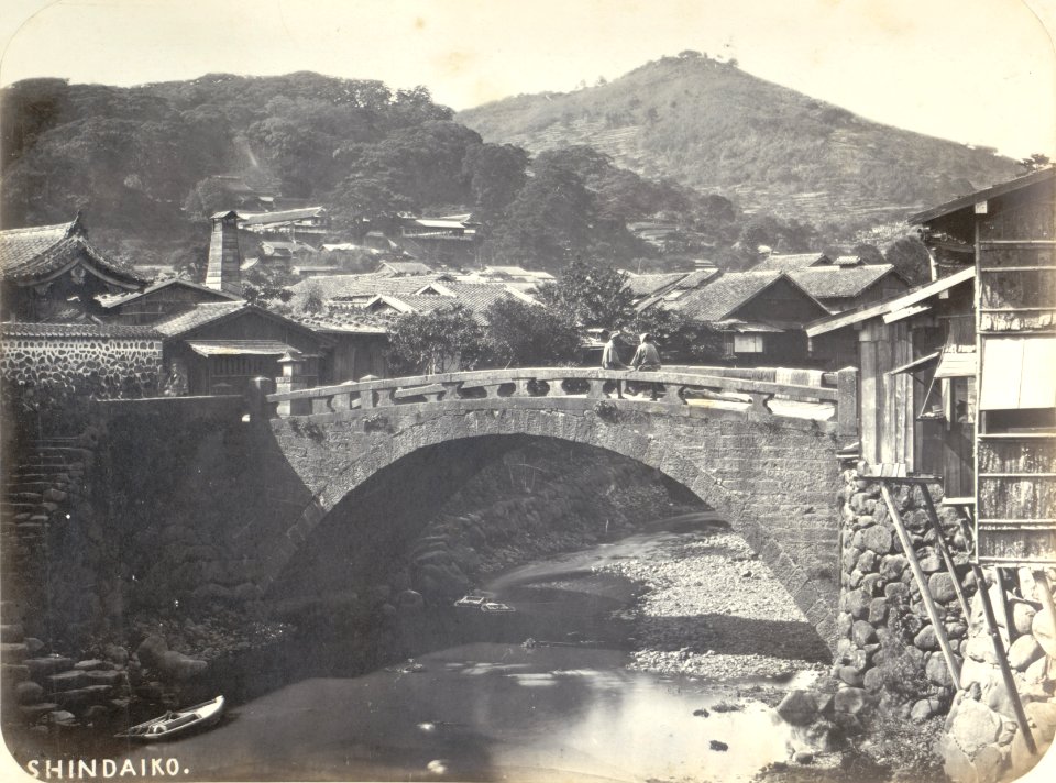 KITLV - 83039 - Houses on a river in Shindaiko in Japan - before 1880