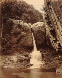 KITLV 92136 - Unknown - Waterfall at Coonoor in India - Around 1870