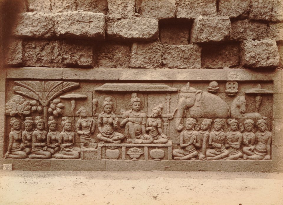 KITLV 103591 - Kassian Céphas - Bas-relief at Borobudur near Magelang - 1890-1891