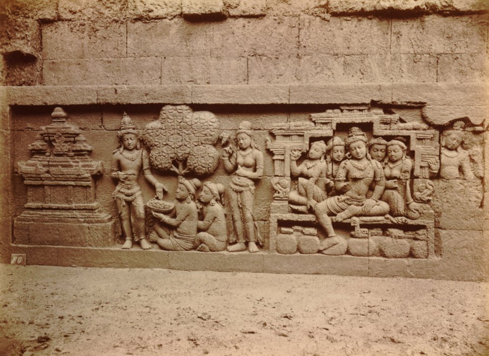 KITLV 103596 - Kassian Céphas - Bas-relief at Borobudur near Magelang - 1890-1891