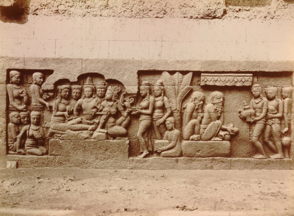 KITLV 103604 - Kassian Céphas - Bas-relief at Borobudur near Magelang - 1890-1891