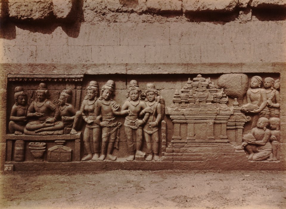 KITLV 103608 - Kassian Céphas - Bas-relief at Borobudur near Magelang - 1890-1891