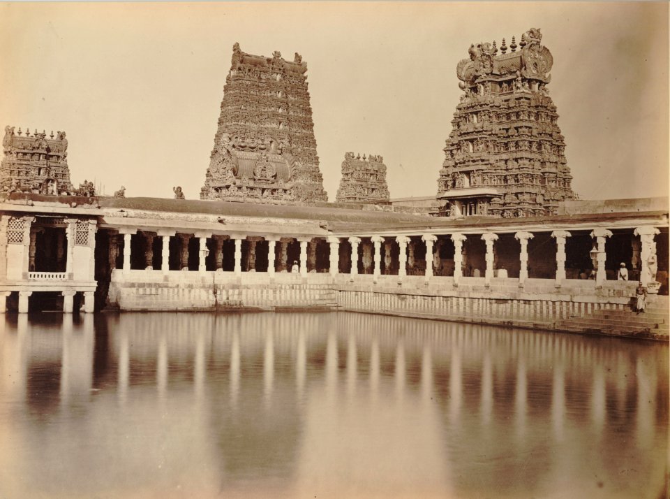 KITLV 92094 - Nicholas and Company - Golden Lily reservoir in Sundareshvara Meenakshi temple complex in Madurai in India - Around 1875