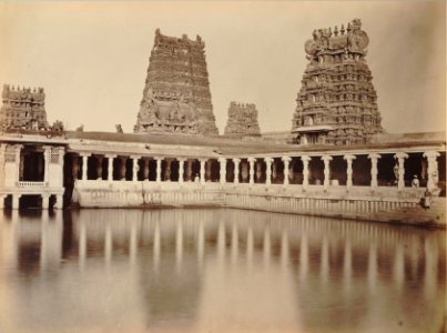 KITLV 92094 - Nicholas and Company - Golden Lily reservoir in Sundareshvara Meenakshi temple complex in Madurai in India - Around 1875