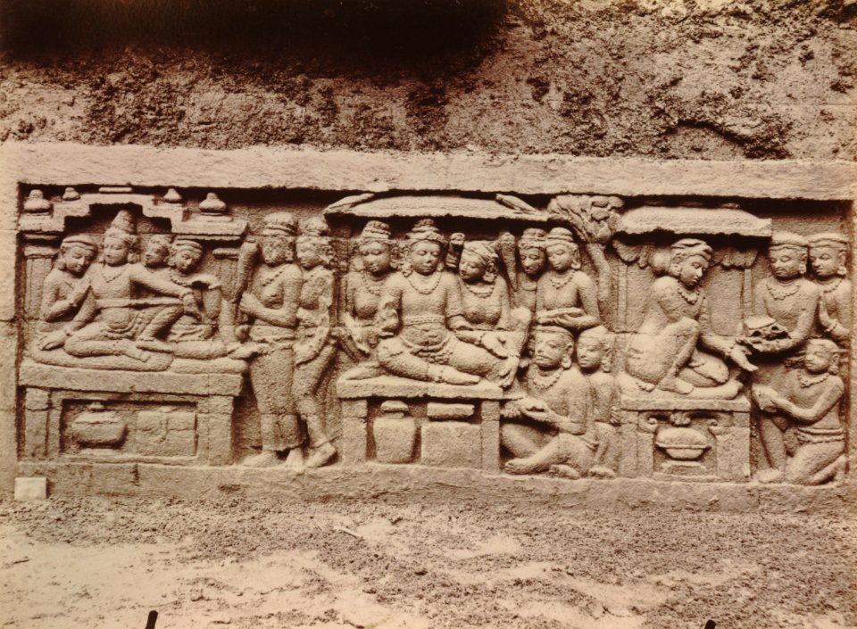 KITLV 103612 - Kassian Céphas - Bas-relief at Borobudur near Magelang - 1890-1891