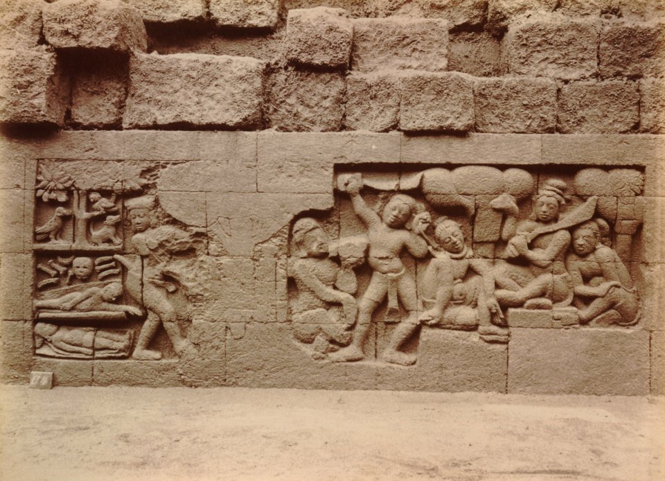 KITLV 103620 - Kassian Céphas - Bas-relief at Borobudur near Magelang - 1890-1891