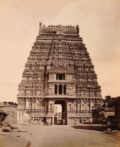 KITLV 92173 - Unknown - Gopura (tower) in the Ranganatha temple complex at Srirangam in India - Around 1870 photo