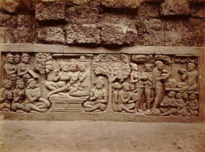 KITLV 103628 - Kassian Céphas - Bas-relief at Borobudur near Magelang - 1890-1891