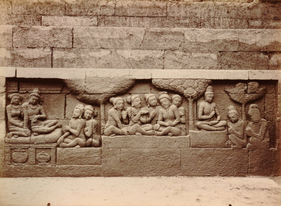 KITLV 103632 - Kassian Céphas - Bas-relief at Borobudur near Magelang - 1890-1891