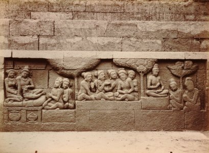KITLV 103632 - Kassian Céphas - Bas-relief at Borobudur near Magelang - 1890-1891
