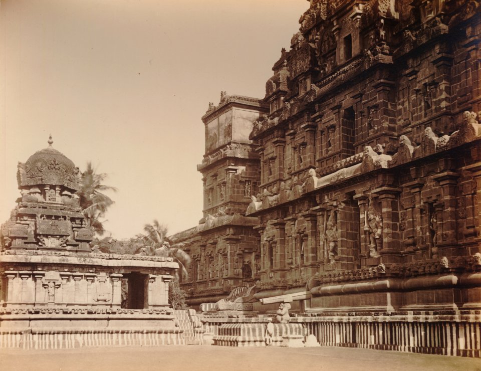 KITLV 92118 - Unknown - Chandeshvara Brihadishvara sanctuary in the temple complex at Thanjavur in India - Around 1860