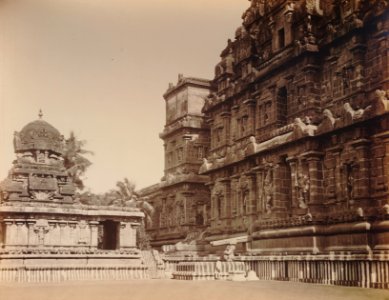 KITLV 92118 - Unknown - Chandeshvara Brihadishvara sanctuary in the temple complex at Thanjavur in India - Around 1860