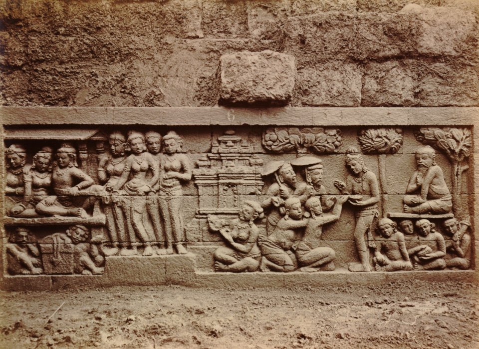 KITLV 103640 - Kassian Céphas - Bas-relief at Borobudur near Magelang - 1890-1891