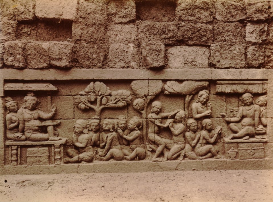 KITLV 103644 - Kassian Céphas - Bas-relief at Borobudur near Magelang - 1890-1891