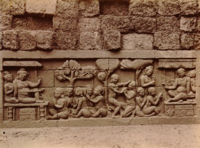 KITLV 103644 - Kassian Céphas - Bas-relief at Borobudur near Magelang - 1890-1891