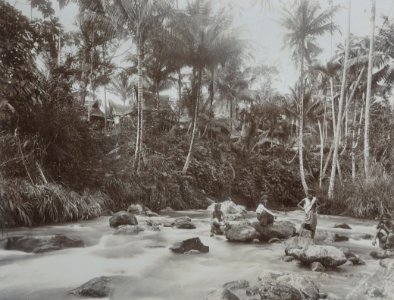 KITLV - 86770 - Stafhell & Kleingrothe - Medan-Deli - Houses on a river, probably in Deli - circa 1900