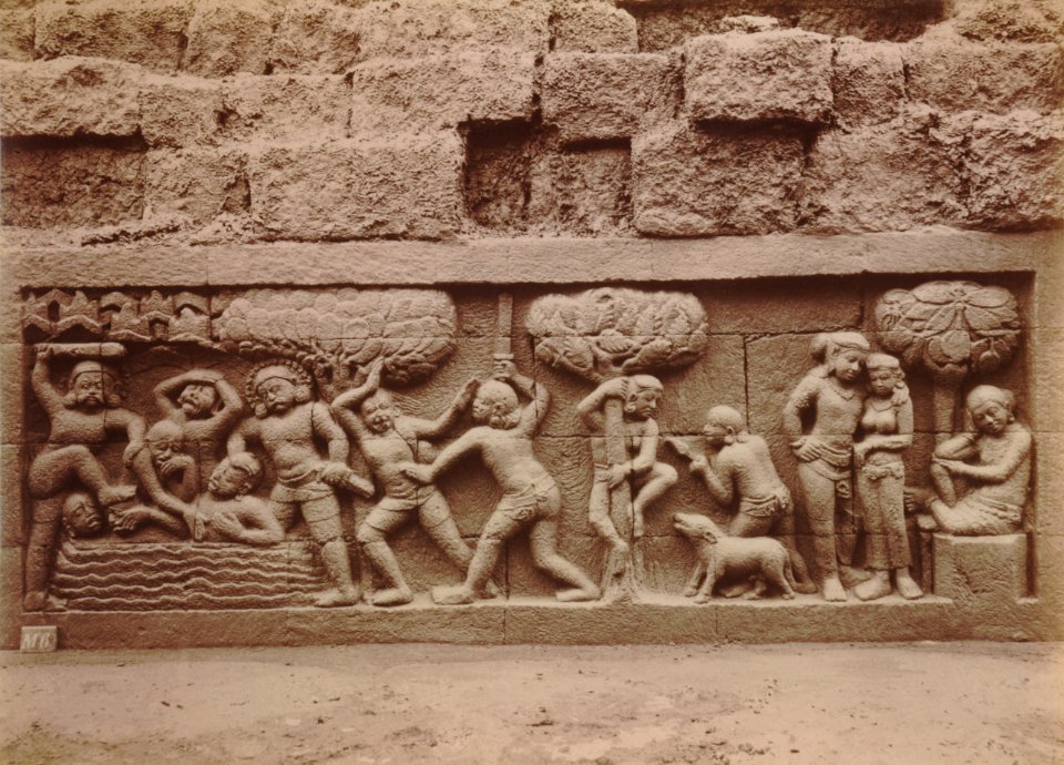 KITLV 103648 - Kassian Céphas - Bas-relief at Borobudur near Magelang - 1890-1891
