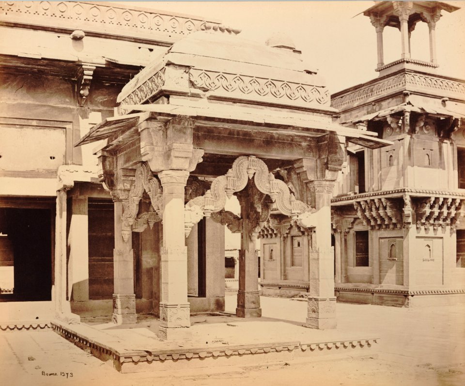KITLV 92142 - Samuel Bourne - Temple Complex in Fatehpur Sikri in India - Around 1870