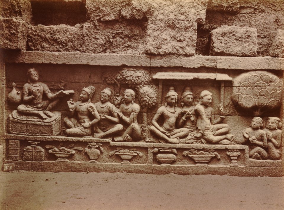 KITLV 103656 - Kassian Céphas - Bas-relief at Borobudur near Magelang - 1890-1891