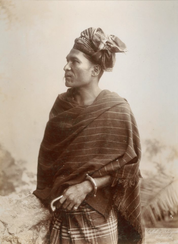 KITLV - 86786 - Stafhell & Kleingrothe - Medan-Deli - Batak man on the east coast of Sumatra - circa 1900