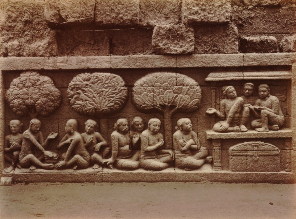 KITLV 103664 - Kassian Céphas - Bas-relief at Borobudur near Magelang - 1890-1891