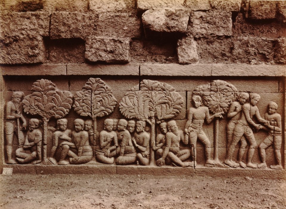KITLV 103676 - Kassian Céphas - Bas-relief at Borobudur near Magelang - 1890-1891