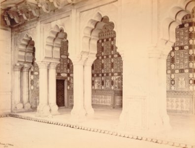 KITLV 92167 - Bourne and Shepherd - Kanch Mahal palace at Amber India - Around 1872 photo