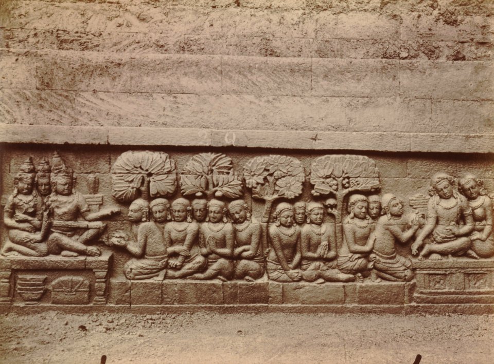 KITLV 103680 - Kassian Céphas - Bas-relief at Borobudur near Magelang - 1890-1891