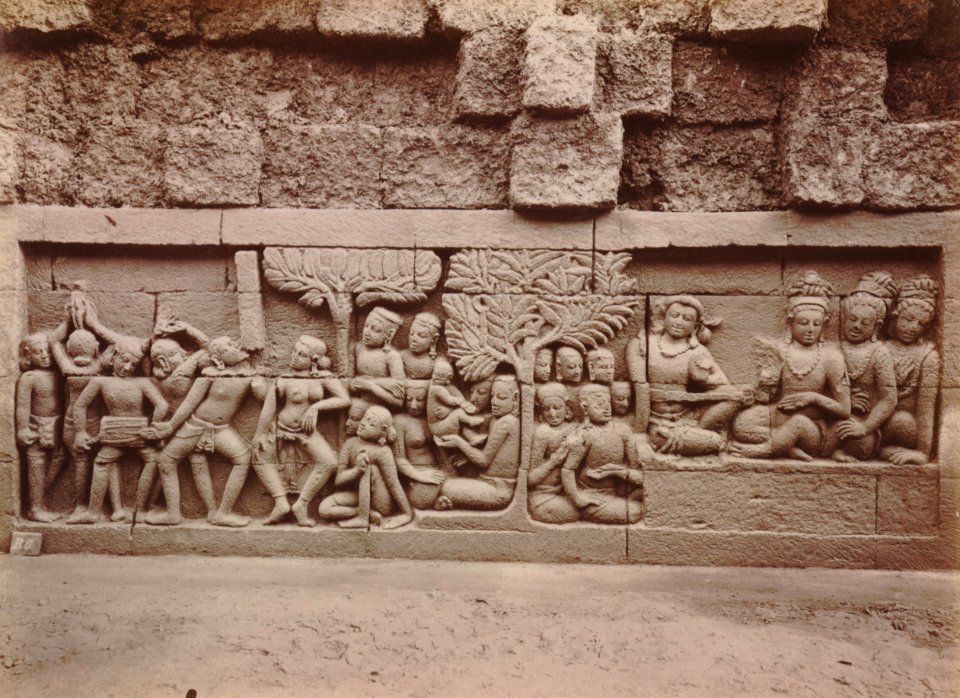 KITLV 103684 - Kassian Céphas - Bas-relief at Borobudur near Magelang - 1890-1891