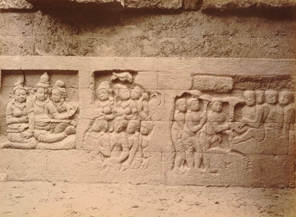 KITLV 103695 - Kassian Céphas - Bas-relief at Borobudur near Magelang - 1890-1891