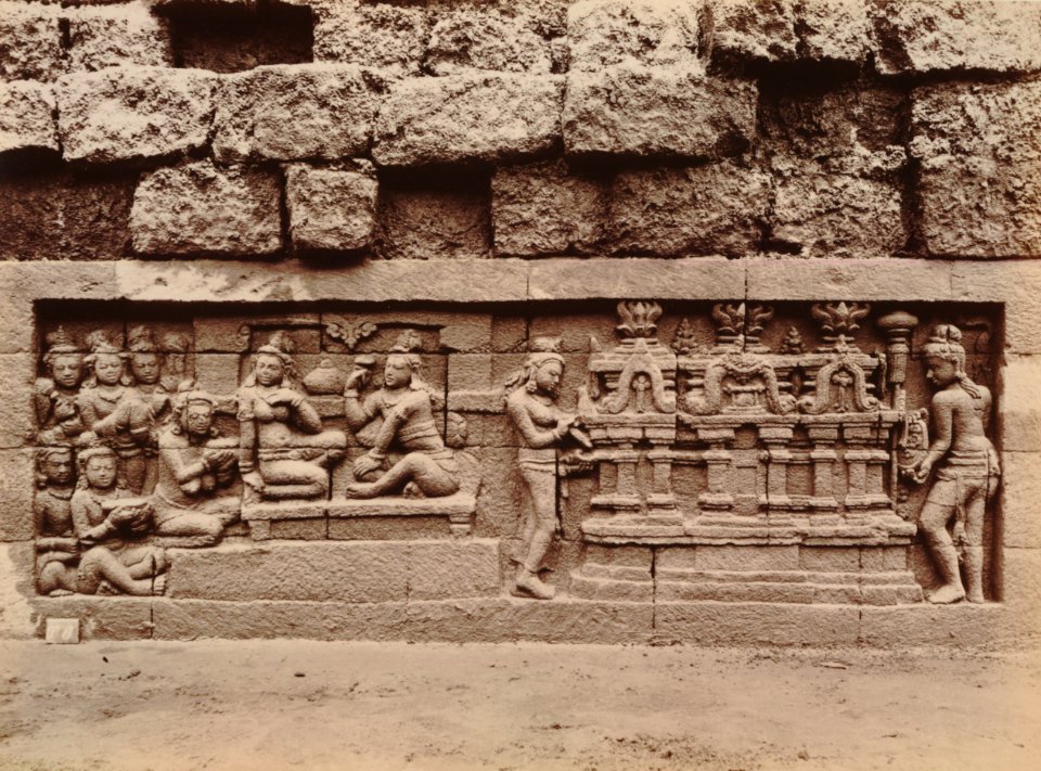 KITLV 103707 - Kassian Céphas - Bas-relief at Borobudur near Magelang - 1890-1891