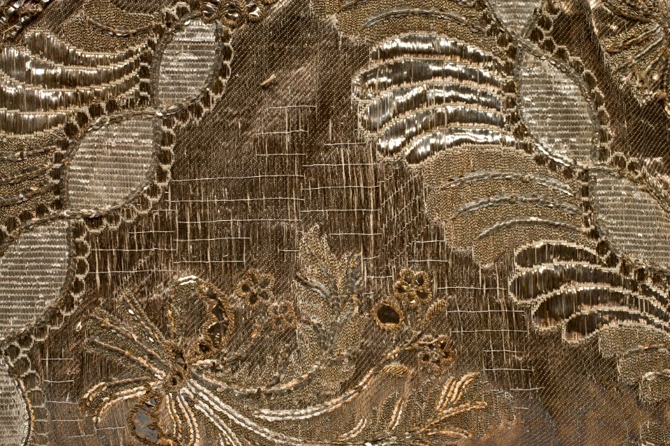 Kjol till hertiginnan Hedvig Elisabeth Charlottas (1759-1818) brudklänning 1774. Detaljbild - Livrustkammaren - 86962