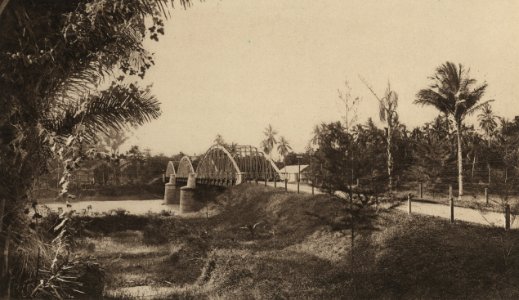 KITLV - 88320 - Kleingrothe, C.J. - Medan - Bridge over the Wampu near the plantation Kwala Bingei of the Deli Company in Deli - 1905
