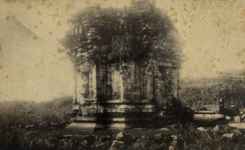 KITLV 106691 - Isidore van Kinsbergen - Tjandi Nakoela Sadewa on the Dijeng plateau in Wonosobo - 1864-07-1864-09