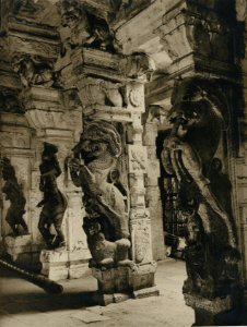 KITLV 151719 - Unknown - Presumably the Minakshi Sundareshvara temple complex in Madurai in British India - Around 1890