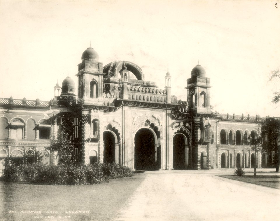 KITLV 377953 - Clifton and Co. - Gateway at Lucknow in India - Around 1890