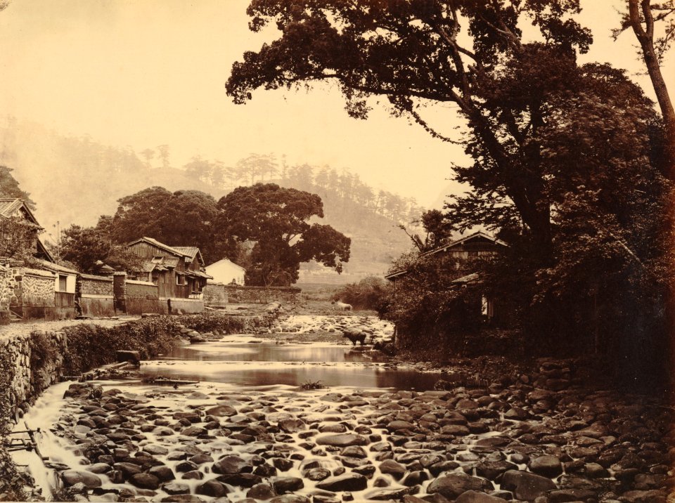 KITLV - 89887 - Beato, Felice - River at Nagasaki in Japan with houses - presumably 1863-1865