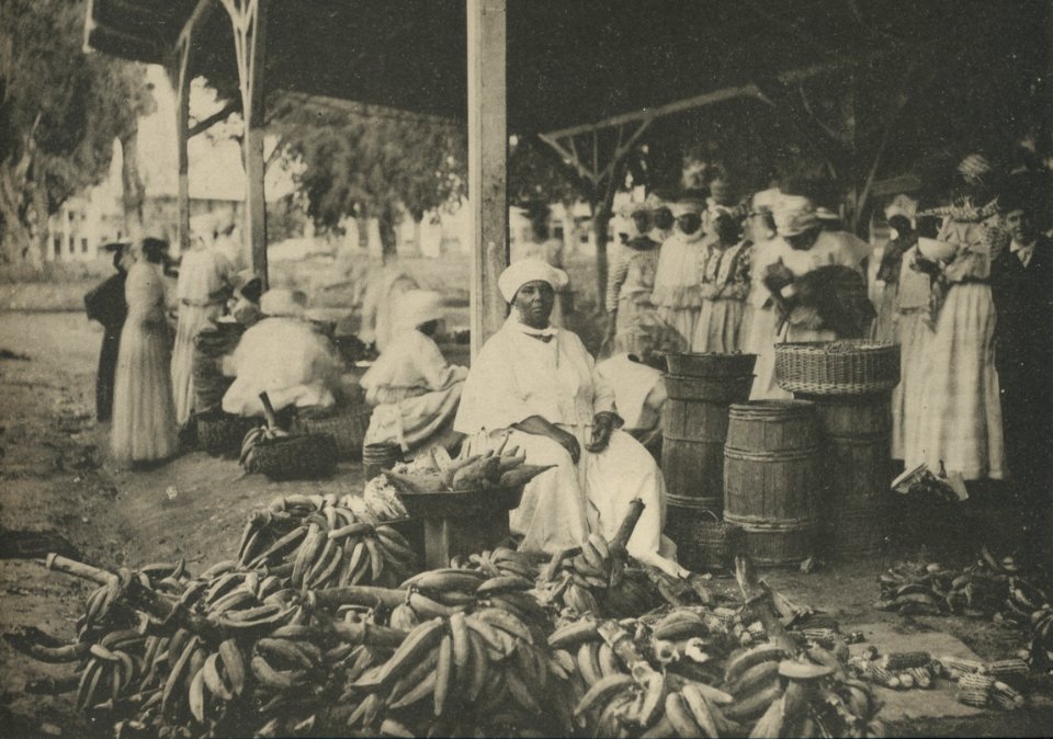 KITLV - 91004 - Market at the Heilige weg in Paramaribo - circa 1885