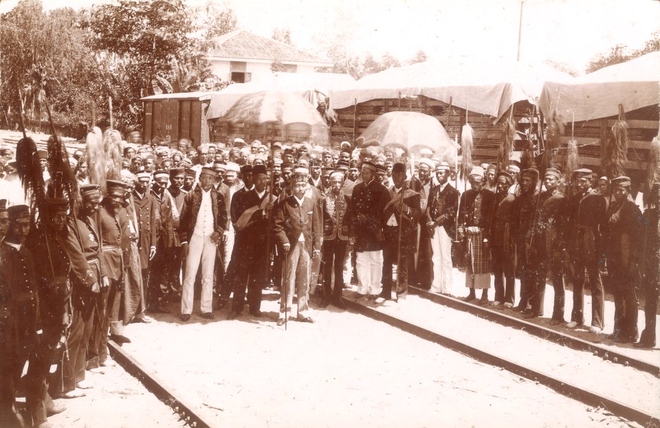KITLV - 91466 - Stafhell & Kleingrothe - Medan-Deli - Reception of the Sultan of Deli at Labuan Deli - 1894