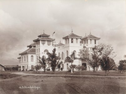 KITLV - 91759 - Lambert & Co., G.R. - Singapore - Palace of the Sultan of Perak at Kuala Kangsa in the Straits Settlements - circa 1890 photo