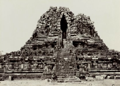 KITLV 40538 - Kassian Céphas - Ganesha Chapel of the Shiva temple of Prambanan Tjandi - Around 1895