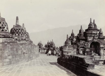 KITLV 40542 - Sem Céphas - Stupa terrace at Borobudur - Around 1910