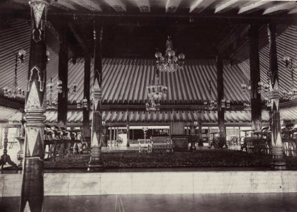KITLV 40546 - Kassian Céphas - The big pendopo in the Kraton of the Sultan of Yogyakarta - Around 1894 photo