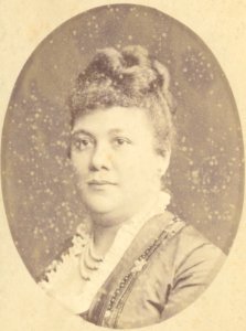 KITLV 43089 - Kinsbergen et Salzwedel, Batavia - European woman, presumably in Batavia - 1875-1880